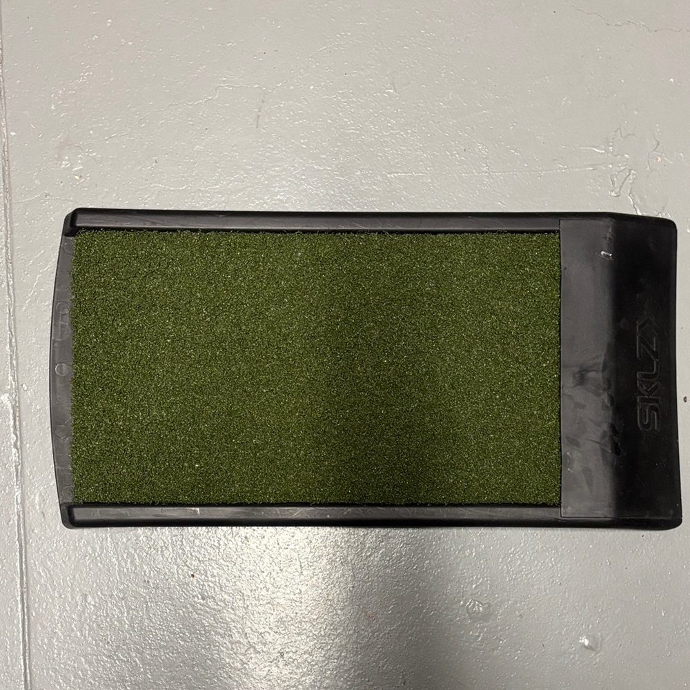 SKLZ Green and Black Golf Practice Mat